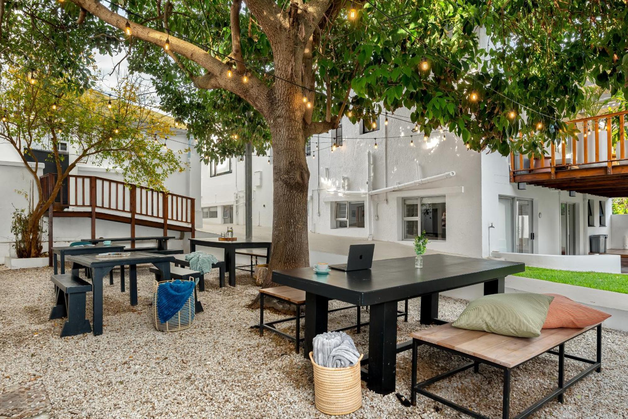 Neighbourgood Hill Hotel *